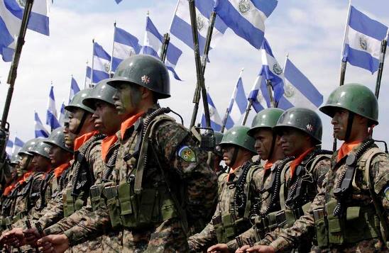 ¿Cuánto gana un soldado en El Salvador?